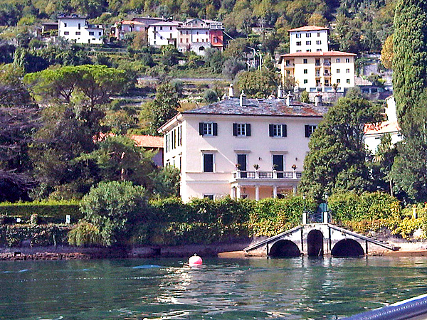 GClooney_LakeComo